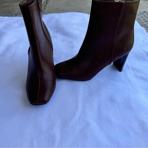 Brown heel boots - Picture 2 of 2